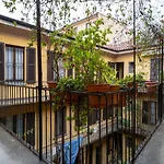Navigli Top Floor Apartment 15 Mins From Duomo
